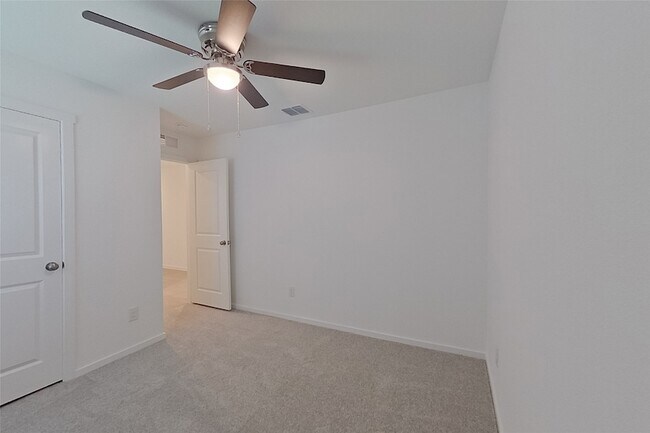 Building Photo - 827 Ginkgo Wy