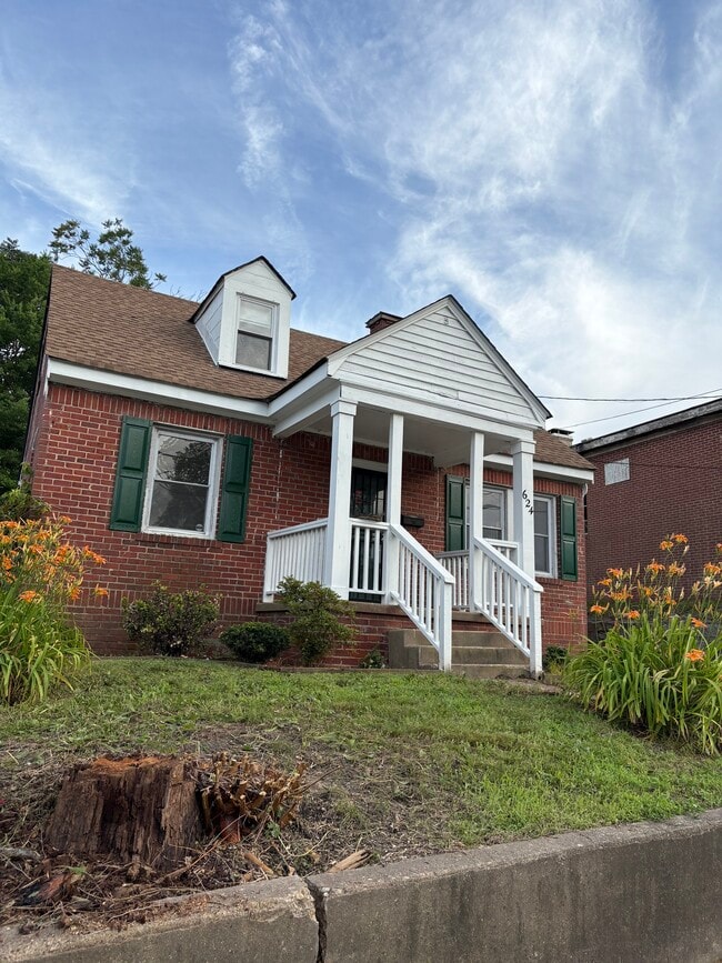 Building Photo - 624 Hinton St
