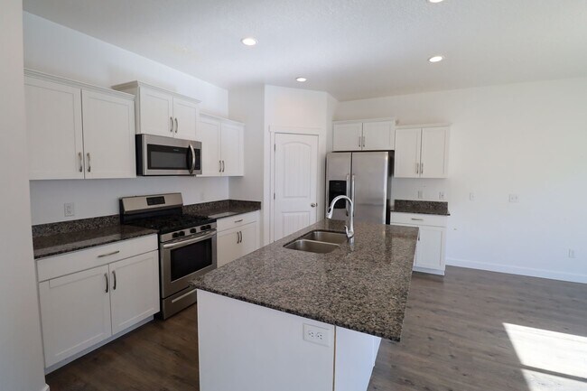 Building Photo - Beautiful Legacy Farms Home