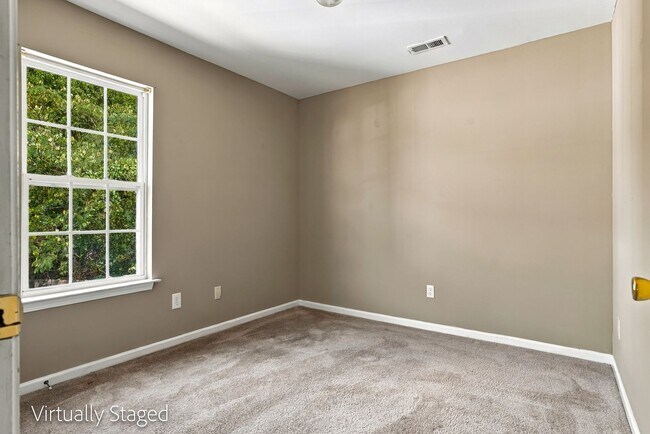 Building Photo - 822 Oakshire Cir