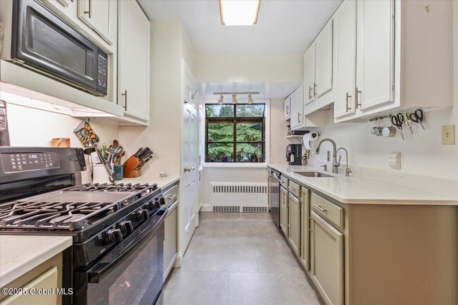 Building Photo - 73 Oakwood St
