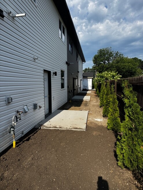 Building Photo - 308 N 13th St