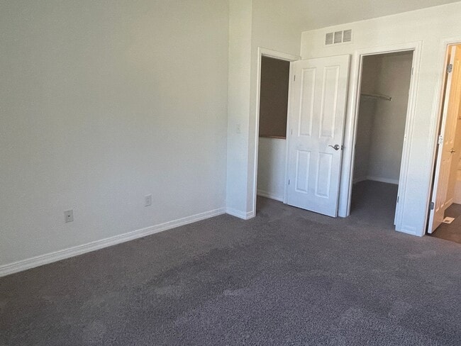 Building Photo - 805 Summer Hawk Dr