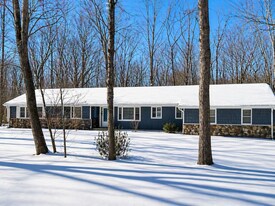 Building Photo - 149 Hillyndale Rd