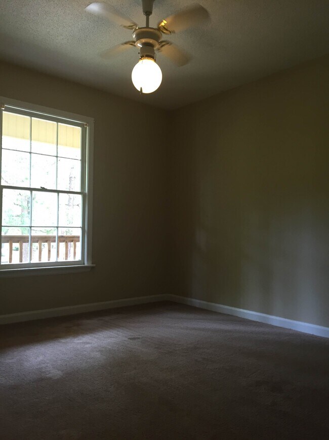 Building Photo - 212 Henderson St