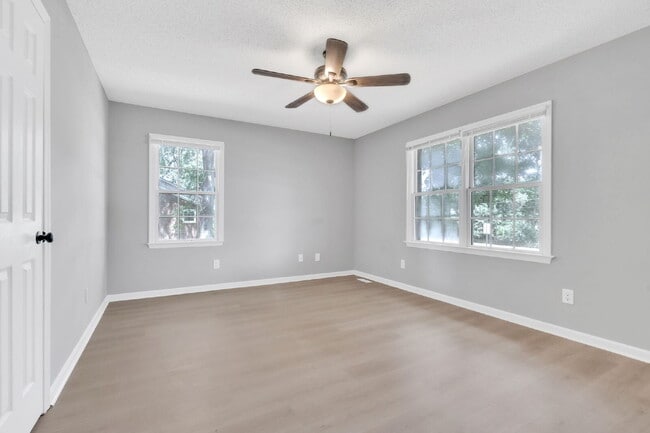Building Photo - Discover Comfort and Convenience! Prime Bo...