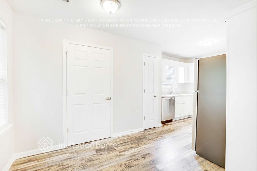 Building Photo - 430 Gresham Dr