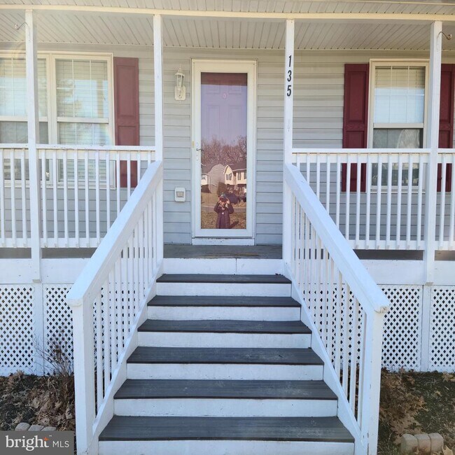 Building Photo - 135 Hill Valley Dr