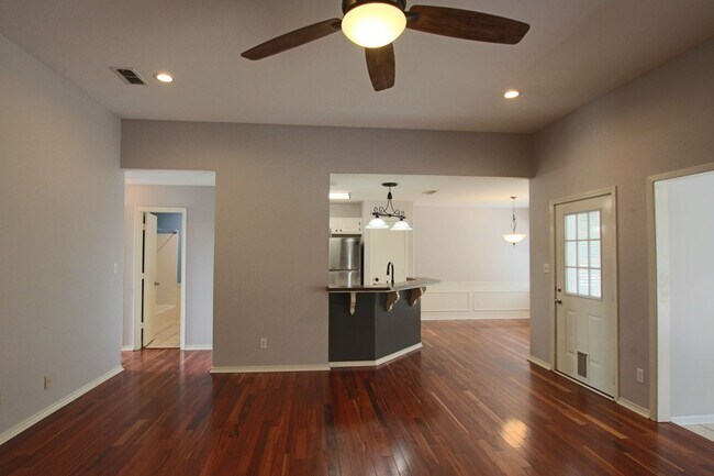Building Photo - COMING SOON! Stunning 3 Bed 2 Bath Home in Lindale ISD!