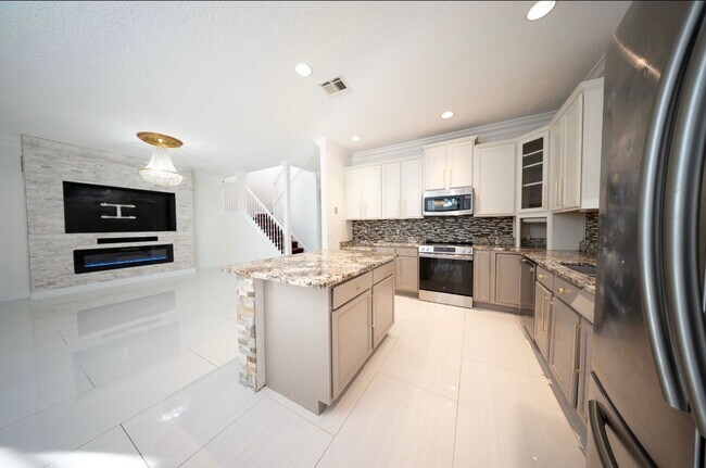Building Photo - 5456 Los Palma Vista Dr