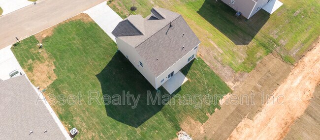 Building Photo - 4831 Birchcrest Ln