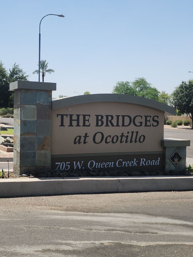 Building Photo - 705 W Queen Creek Rd