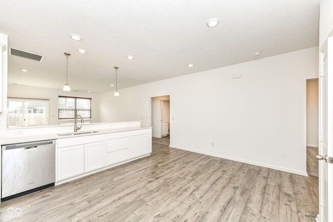 Building Photo - 291 Limerick Ln