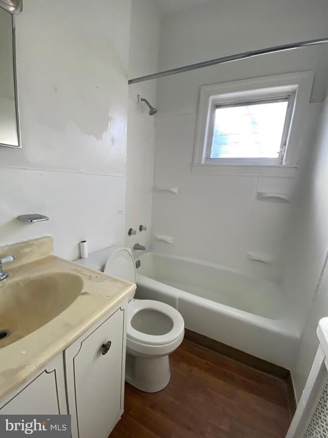 Building Photo - 320 W Somerville Ave