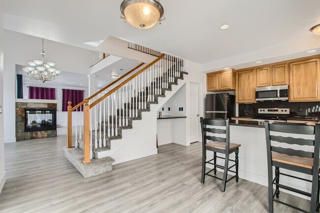 Building Photo - 799 Martin Dr