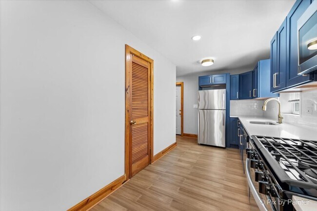 Building Photo - 2515 N Talman Ave
