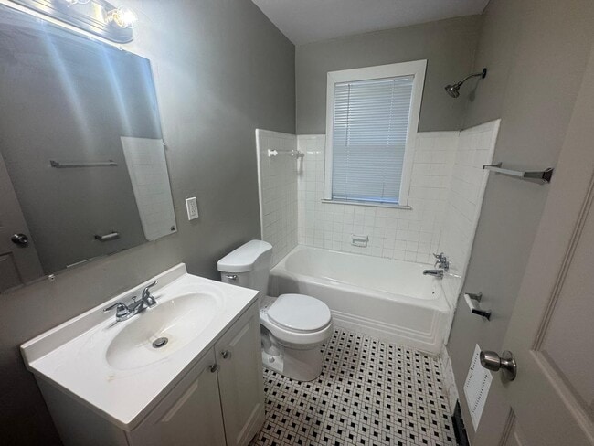 Building Photo - 21505 Bennett St