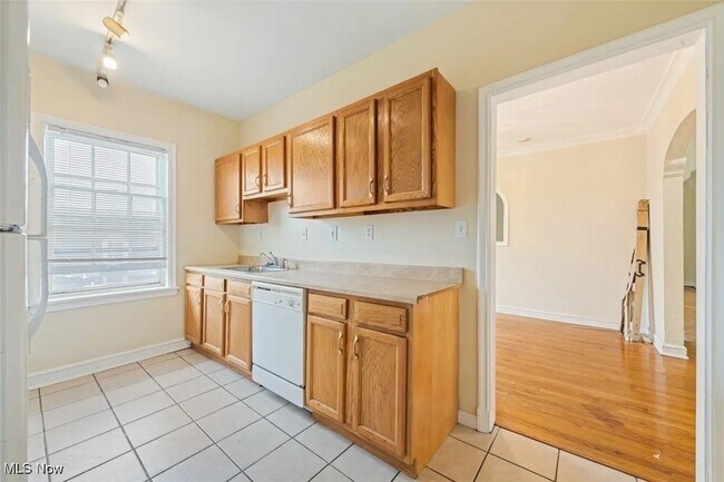 Building Photo - 15610 Van Aken Blvd