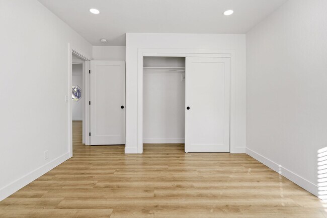 Building Photo - 2048 Swazey St