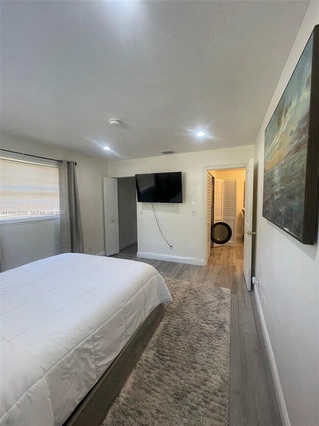 Building Photo - 1736 N 16th Ct