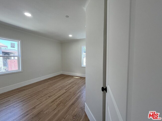 Building Photo - 8640 Baring Cross St