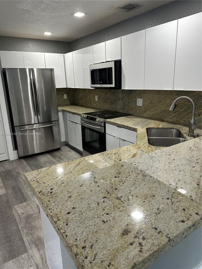 Building Photo - 15981 SW 54th Terrace