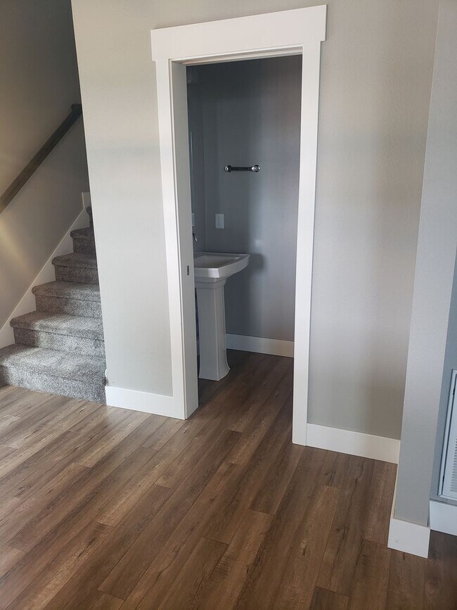 Building Photo - Beautiful 3 bed home in Annafeld