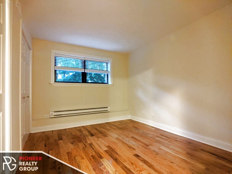 Building Photo - 557 W Arlington Pl