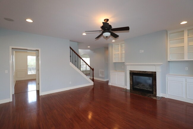 Building Photo - 417 Courchelle Dr