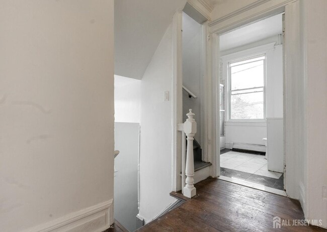 Building Photo - 410 Chadwick Ave