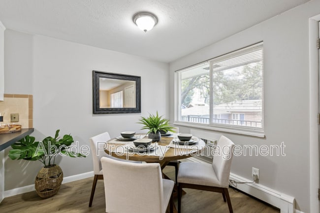 Building Photo - 434 W 10th St