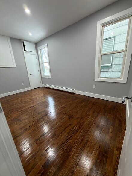 223 Bayview Ave 1 - 221 Bayview Ave