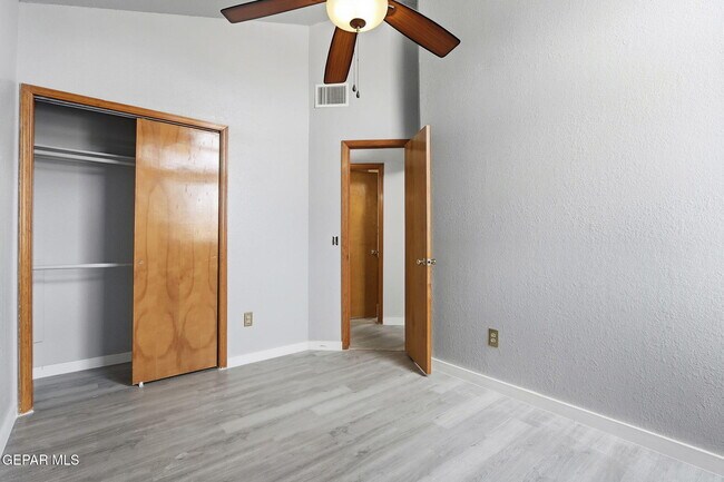 Building Photo - 6900 Imperial Ridge Dr