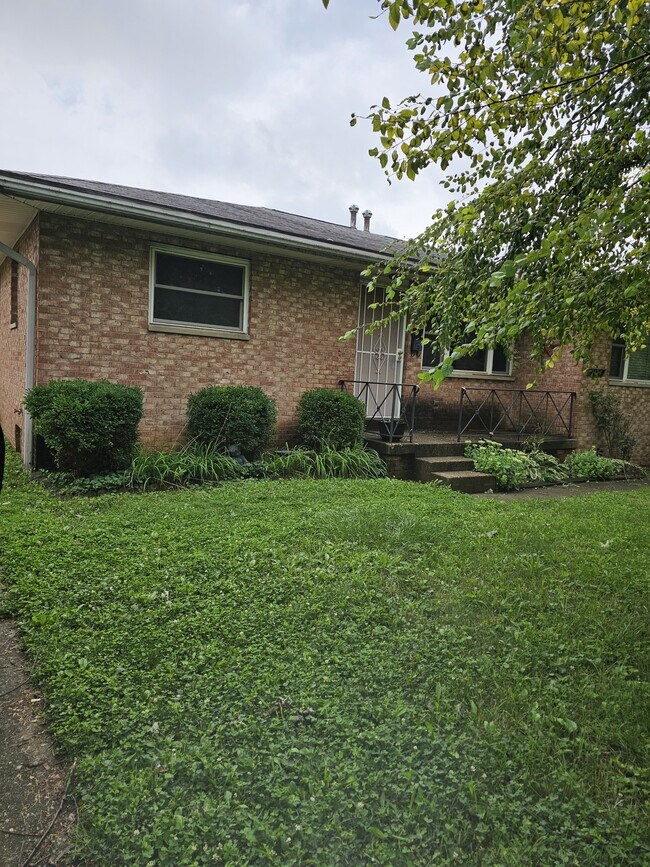 Building Photo - 1124 Mccarley Dr W