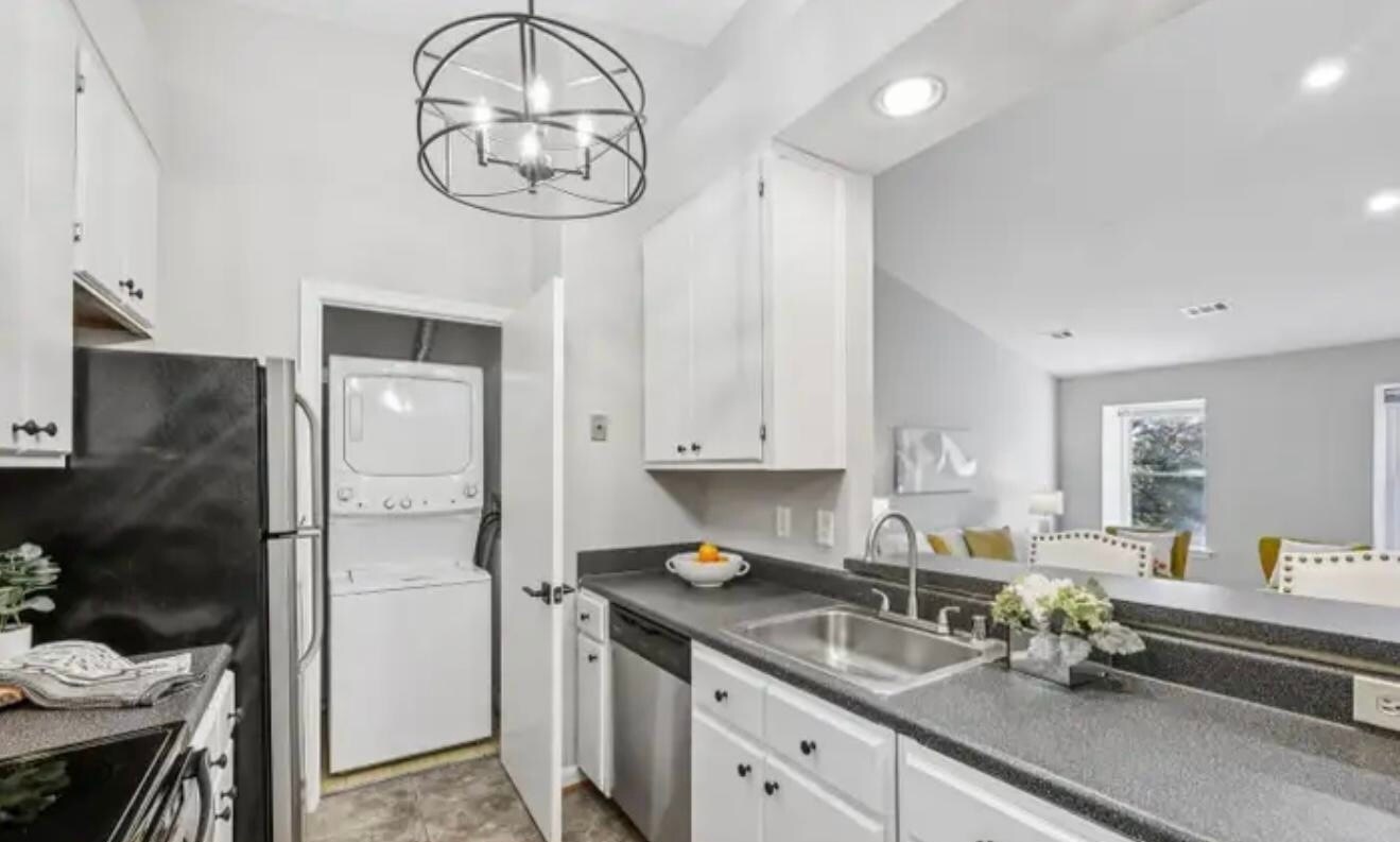 Building Photo - 13700 Modrad Way