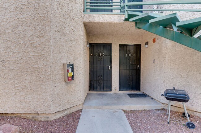 Building Photo - Stylish Condo Near the Strip & Convention Center!
