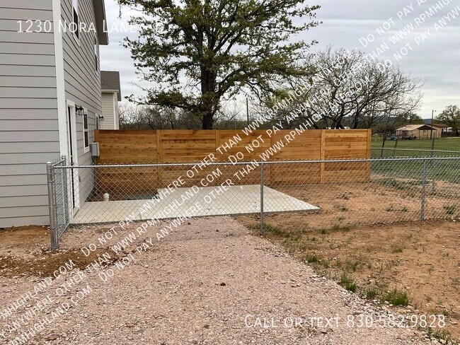 Building Photo - MOVE IN SPECIAL!! FIRST TIME RENTAL! Beaut...