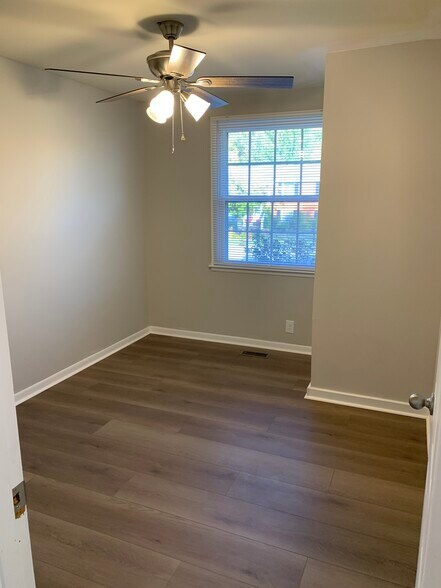 Building Photo - 276 Bonnasprings Dr