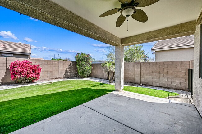 Building Photo - 3 bedroom 2 bath Home