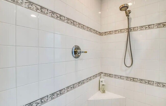 Building Photo - Short Term leases optionn4 Bedrooms 3 baths( near by Sunland Park Dr & Mesa St)