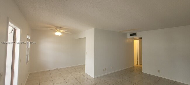 Building Photo - 320 Fanshaw H