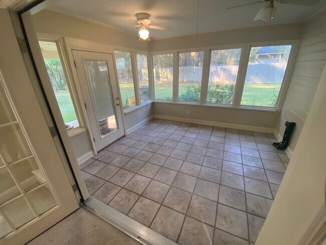 Building Photo - ** Charming 3 Bedroom/2 Bath Blanchard Home **