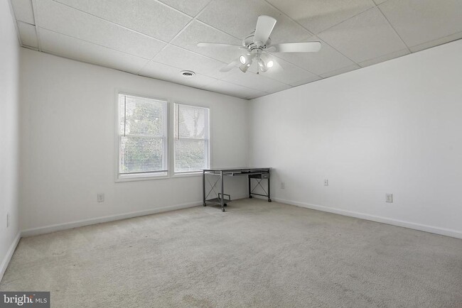 Building Photo - 3937 Glenhurst Rd