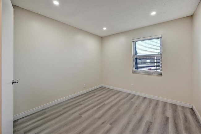 Building Photo - 3336 Quail Close