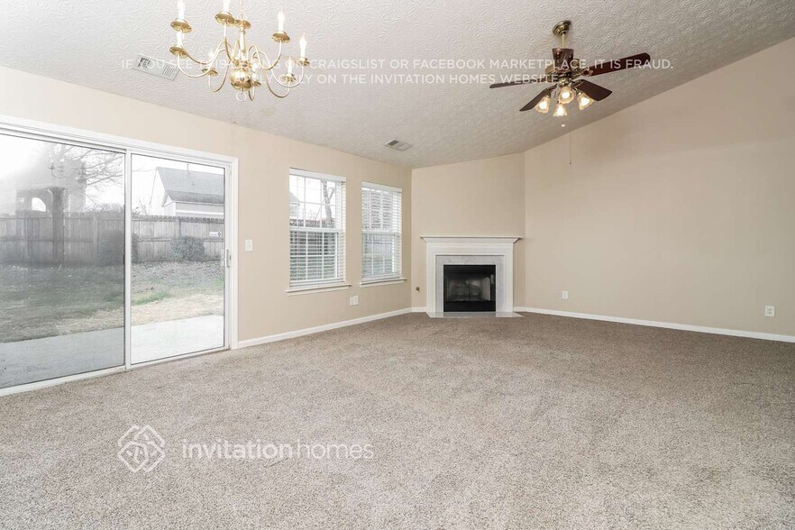 Building Photo - 302 Meadows Ln