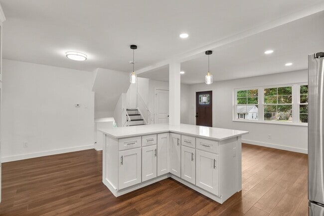 Building Photo - 3 Bed 3 Bath - Silver Spring Split Level -...