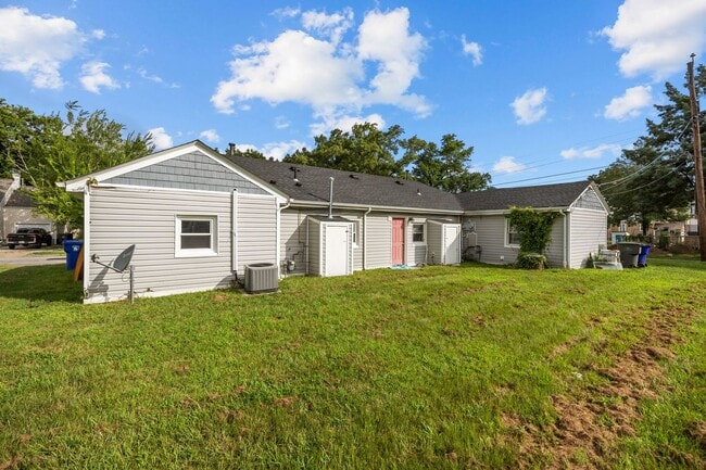 Building Photo - Charming 2-Bedroom Duplex in Norvella Heights