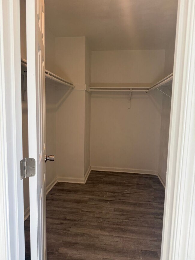 Building Photo - Beautiful cozy 3 bed 2 bath house