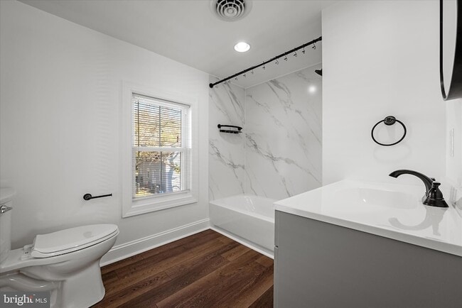 Building Photo - 117 E Monmouth St