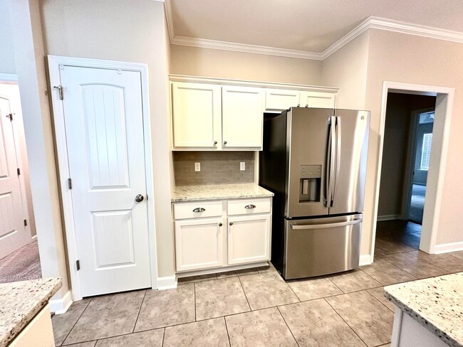 Building Photo - 822 Goodale Dr